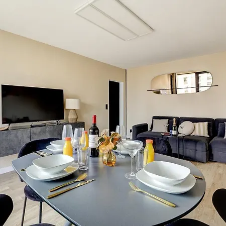 5020 Curial - Chic 19th Appartement