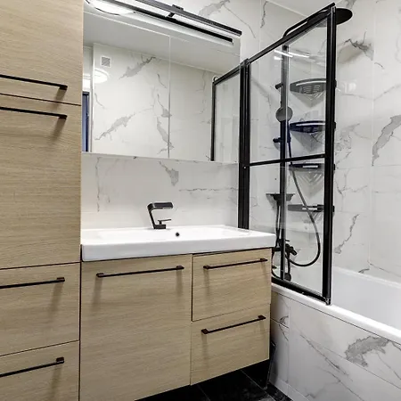 5020 Curial - Chic 19th Apartman *